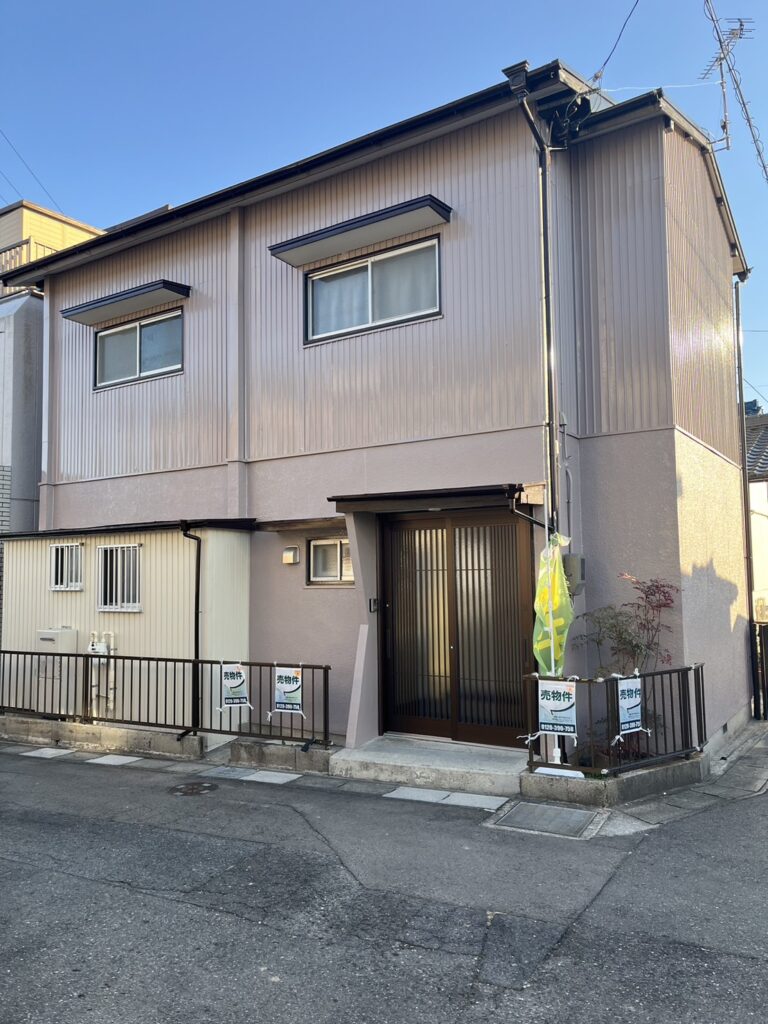 岩倉市　中古住宅　玄関ドア交換完了です！