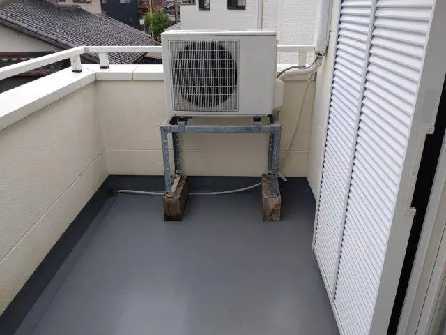 劣化または破損したベランダ屋根を放置することで発生する問題