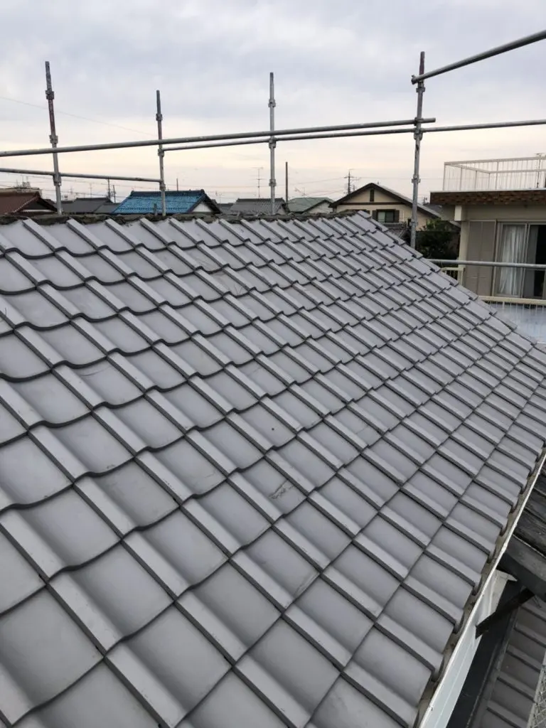 台風で飛ばされた瓦が原因で責任が問われる場合がある