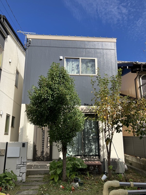 築13年チョーキングあり　高耐久スーパームキコート　外壁塗装施工事例　グレー・ホワイト系　岩倉市O様（NO.25787）