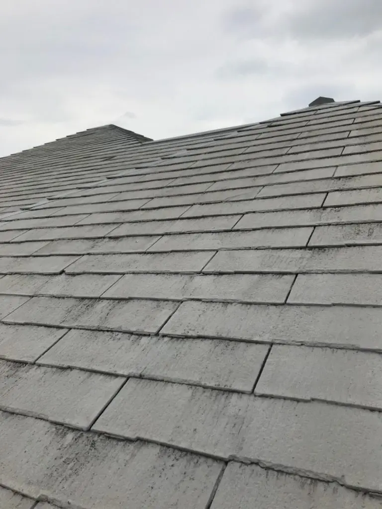 築20年以内でもスレート屋根に欠けやひび割れなどが発生する原因