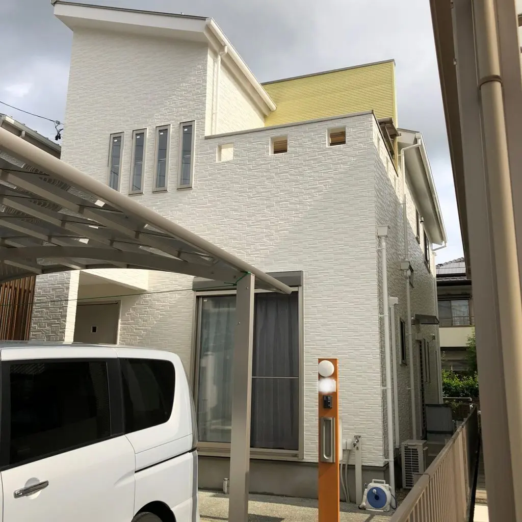 波型スレート屋根に塗装する必要があるか