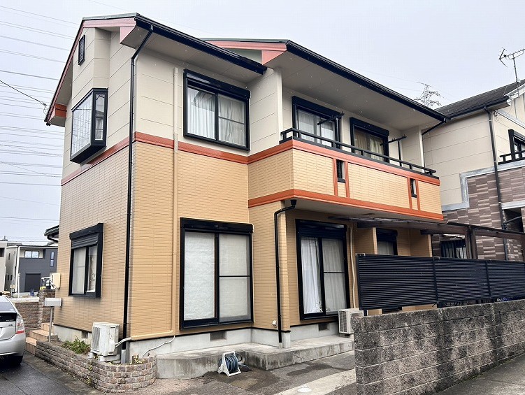 築27年ガイナ・ムキ使用　スーパームキコート+断熱塗料ガイナ　外壁塗装・屋根塗装工事施工事例　ベージュ系・オレンジ系・グリーン系　岩倉市K様（NO.26143）