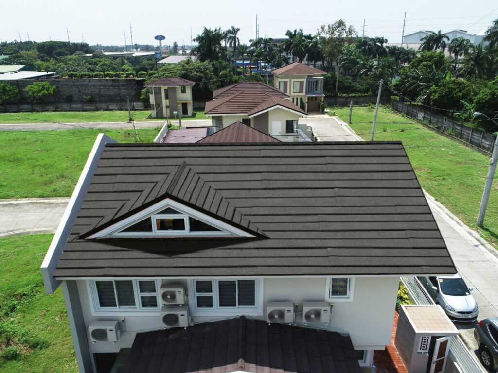 「Jメタルルーフ」に用いられている石粒付板金の機能性・メリット